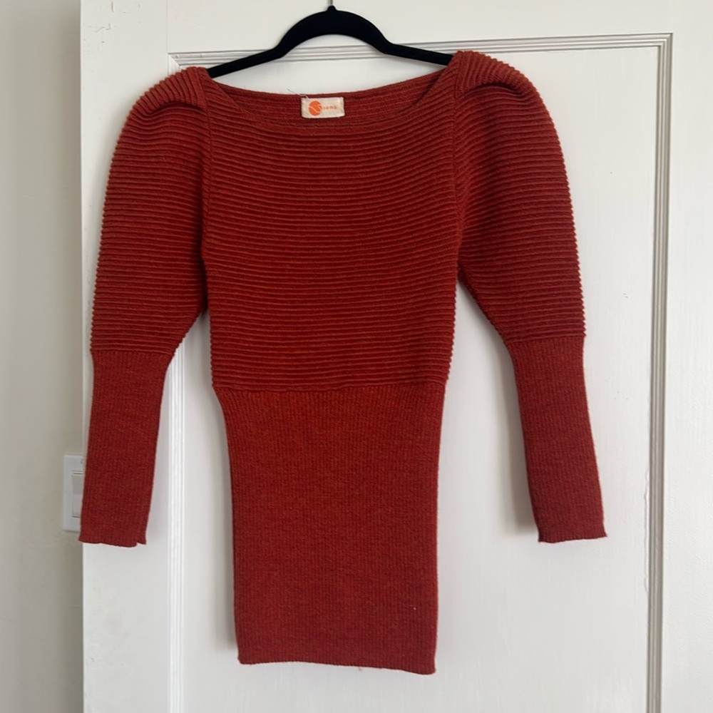 Beautiful alpaca sweater with puffed sleeves!